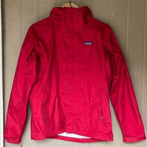 Patagonia men’s nylon windbreaker